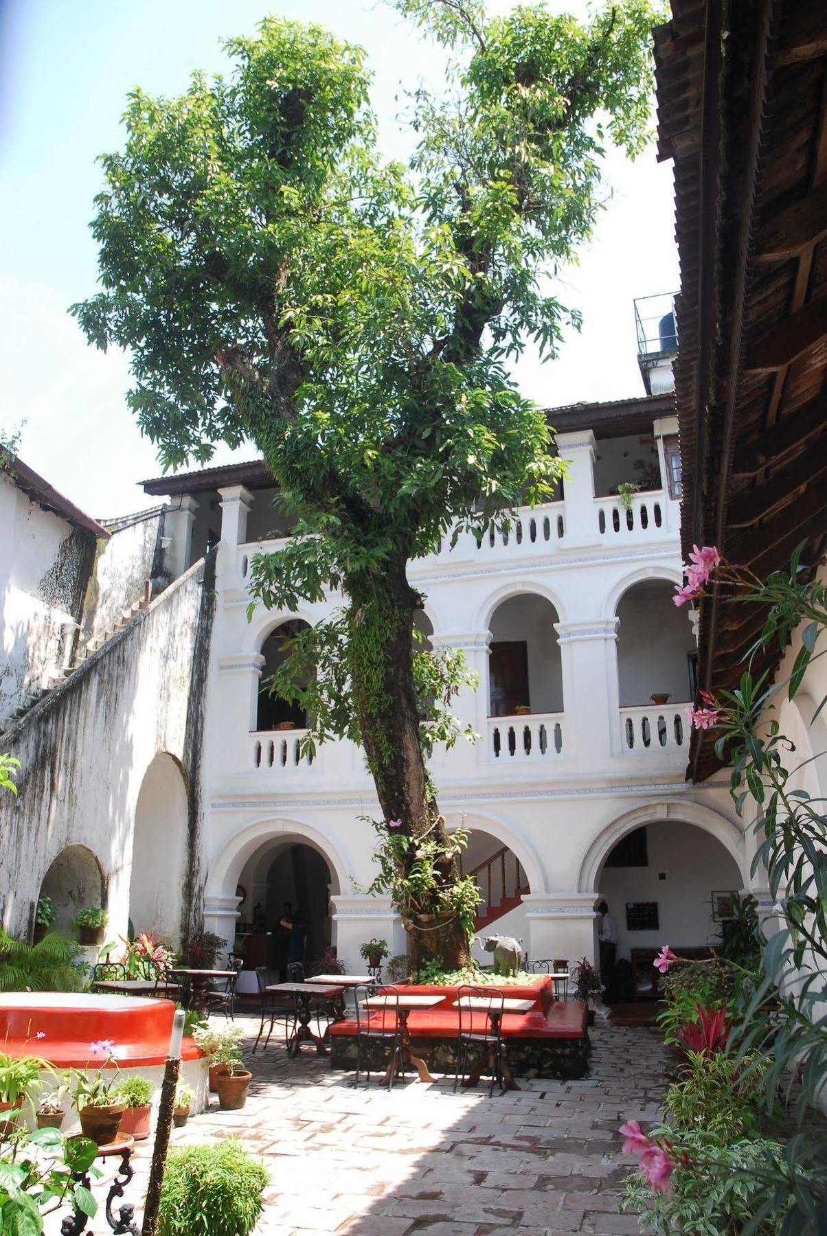 Old Courtyard Hotel Kochi Extérieur photo