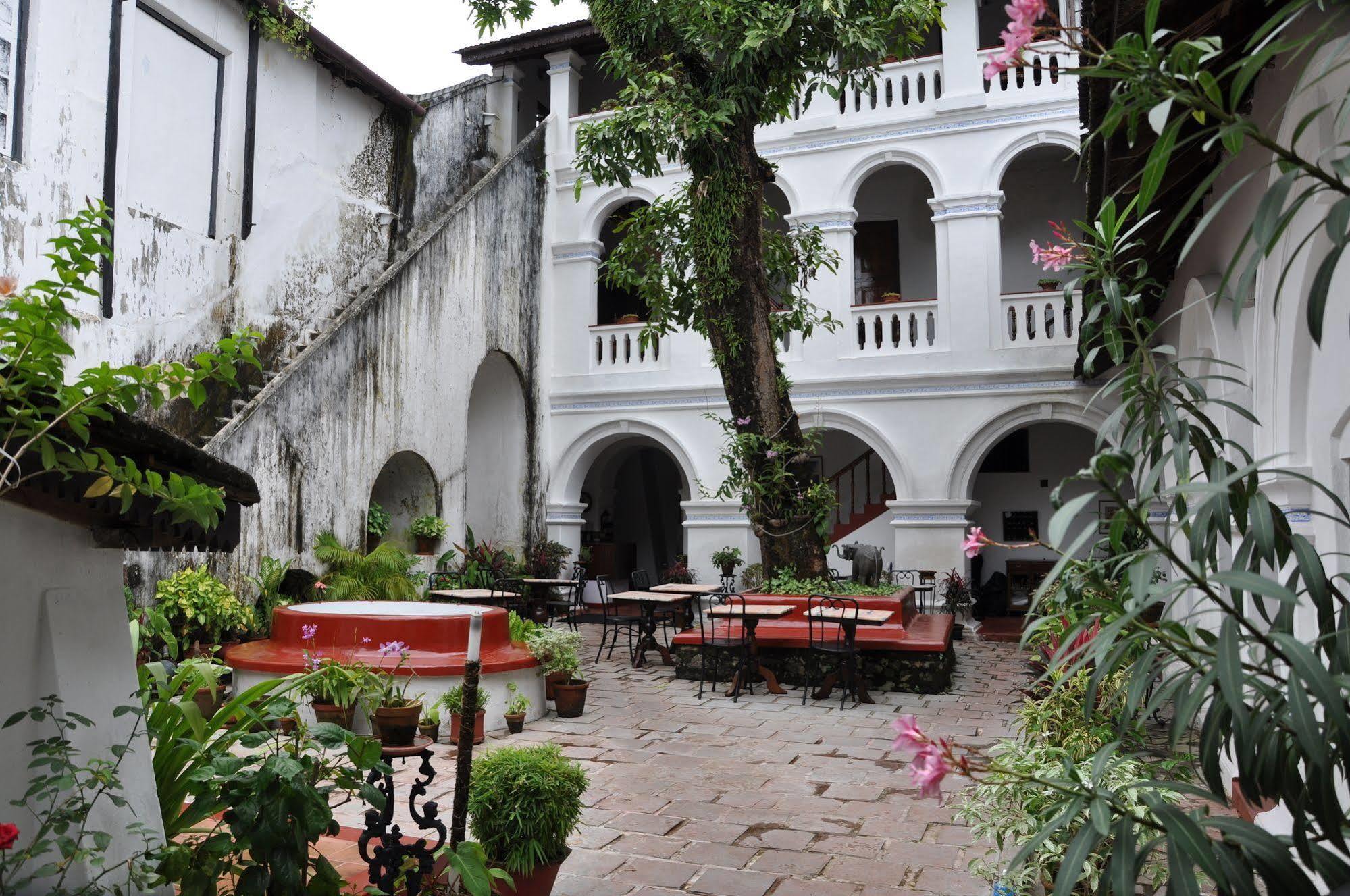 Old Courtyard Hotel Kochi Extérieur photo