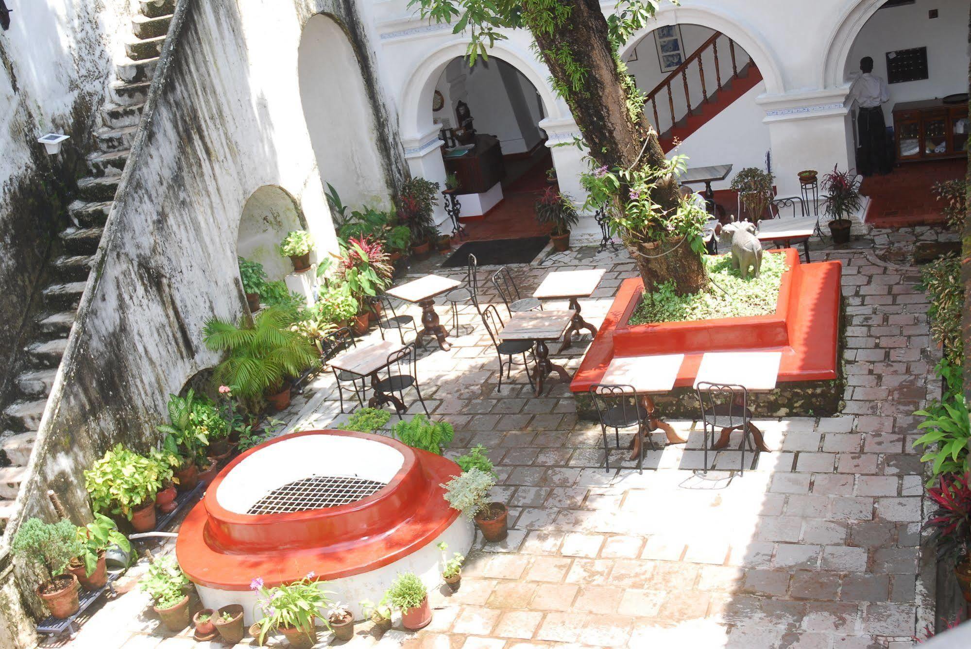 Old Courtyard Hotel Kochi Extérieur photo